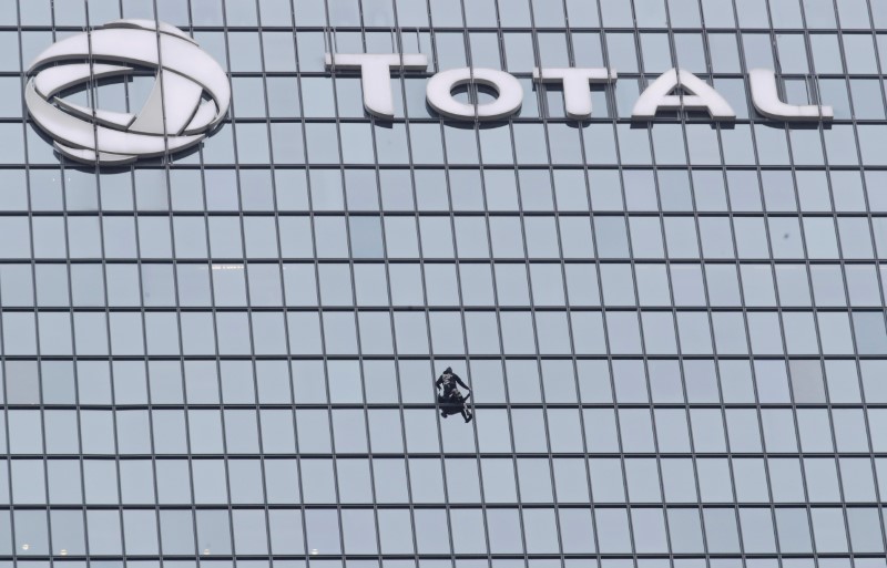 El hombre araña francés escala la torre Total Alain Robert icono deportivo 2023 Asia speaker
