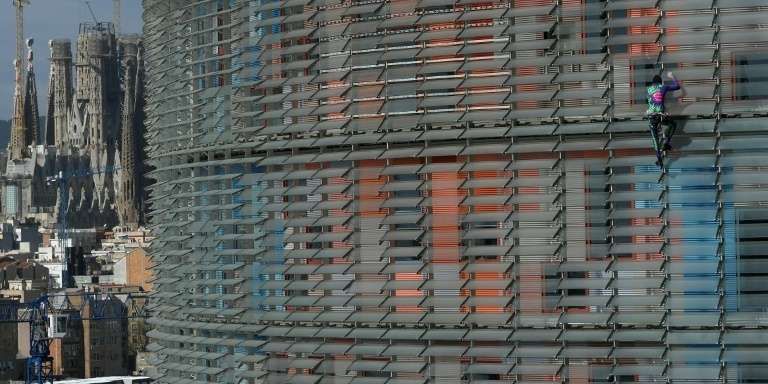 French Spiderman Alain Robert Inspirational speaker in Asia Seoul, Taiwan, Tokyo, Singapore, Manilla